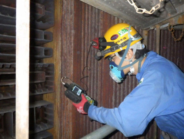 現場適用例1:ボイラ炉壁管肉厚測定 現場適用例1:ボイラ炉壁管肉厚測定