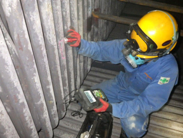 現場適用例3:ボイラ一次再熱器管肉厚測定 現場適用例3:ボイラ一次再熱器管肉厚測定